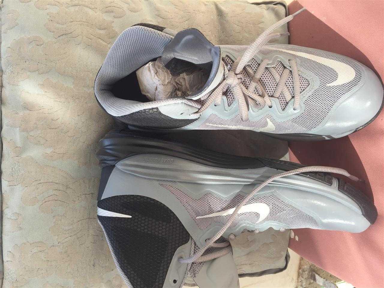 NIKE
