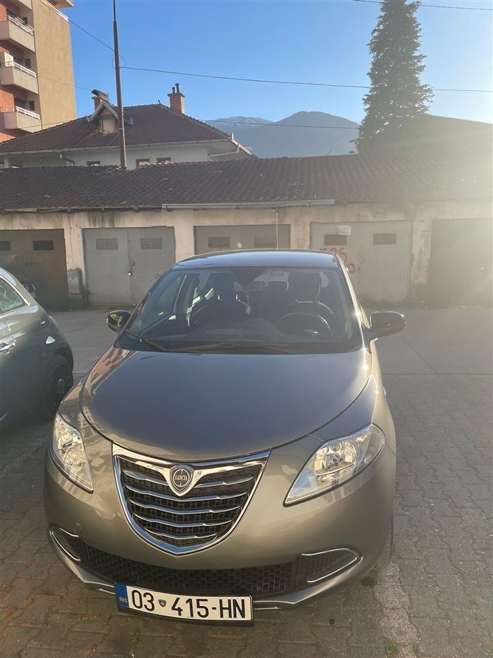 Lancia-Ypsilon