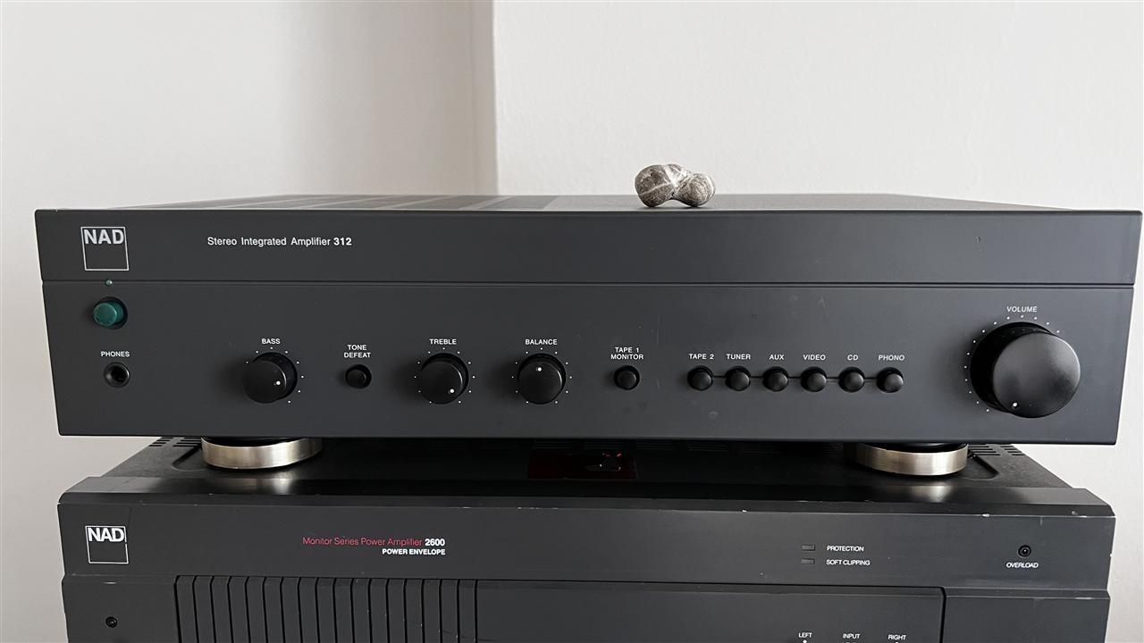 NAD-AMPLIFIKATOR-DHE-PREAMPLIFIKATOR-MODEL-213