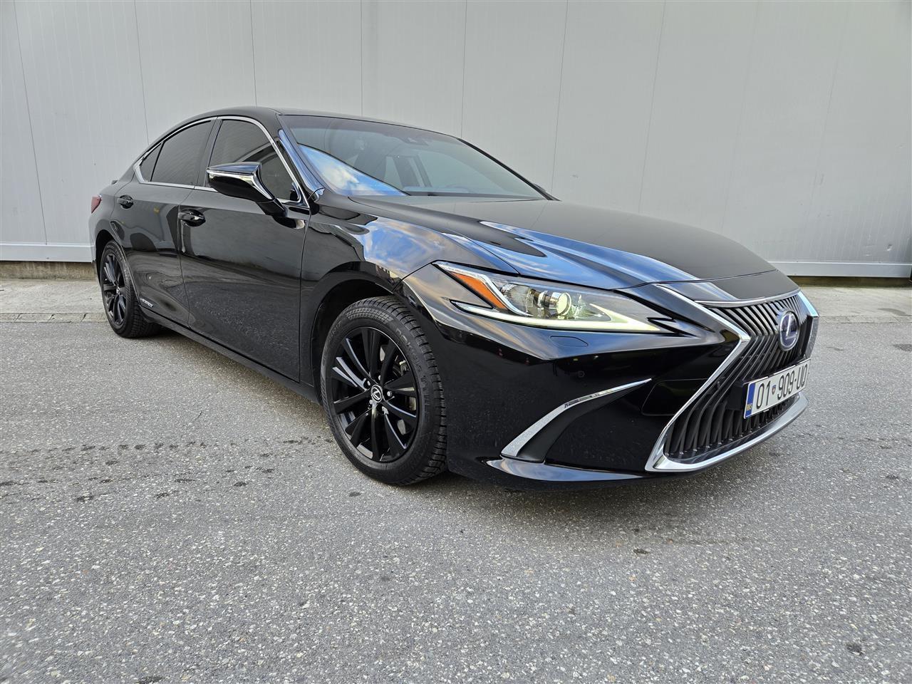 Lexus-ES300H
