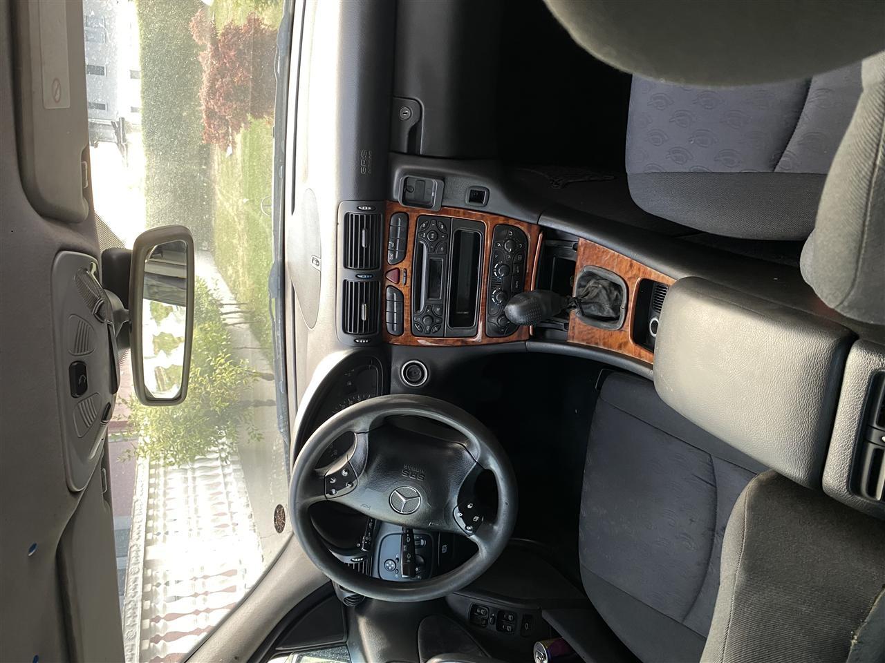 Shitet-mercedesi-C220-viti-2002-me-Rks