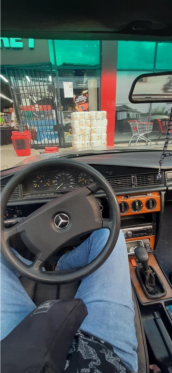 Mercedes-190-2-5D