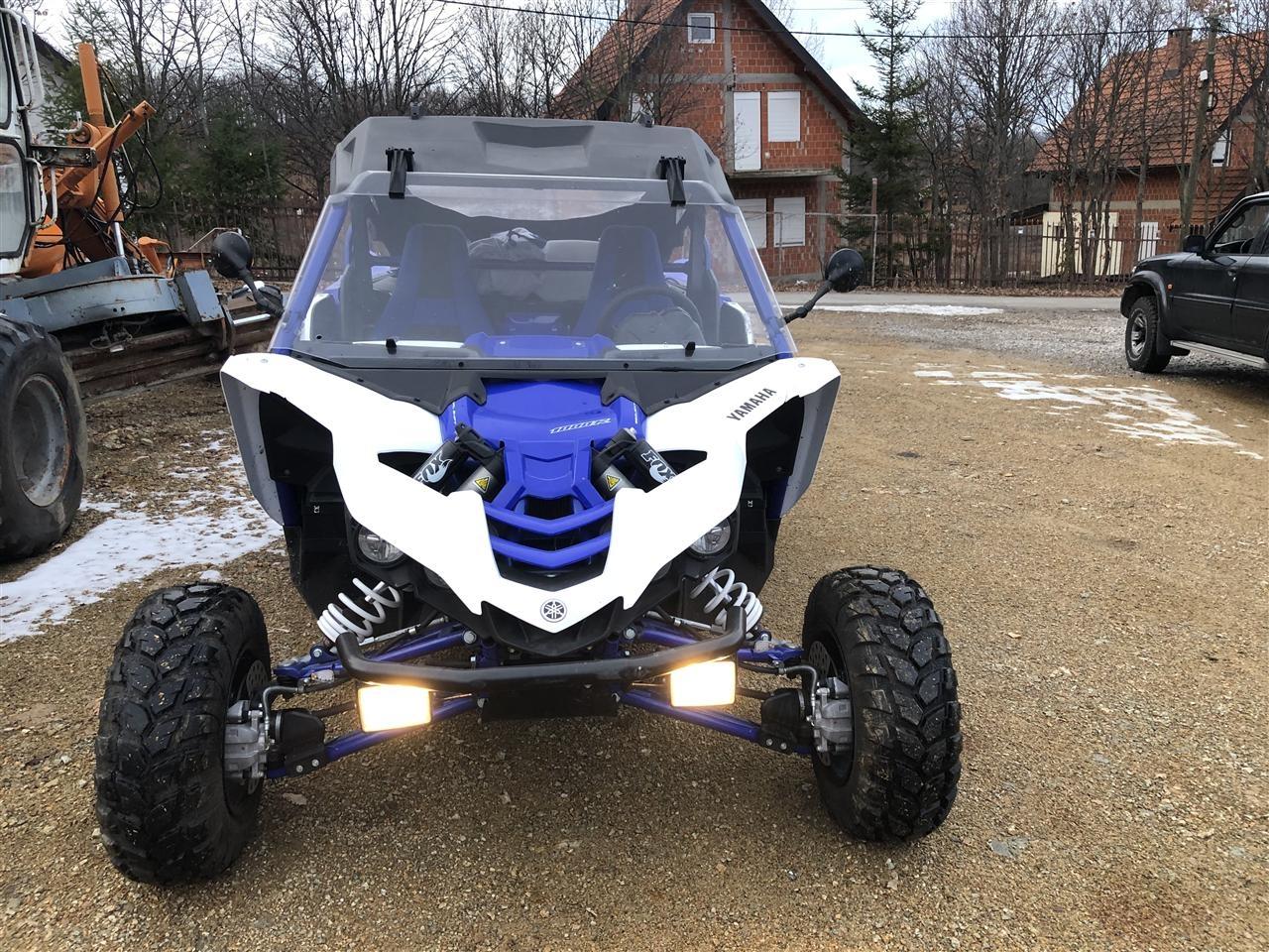Shitet-Yamaha-me-4-rrota