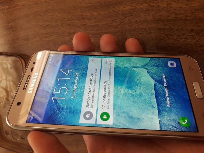 SAMSUNG J5
