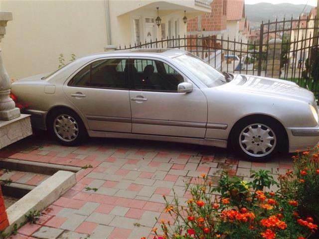 Mercedes-Benz-E320