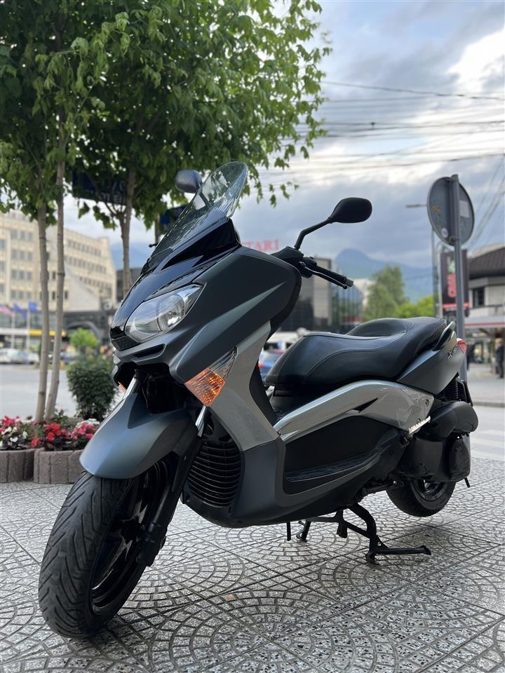 Yamaha-Xmax-250-