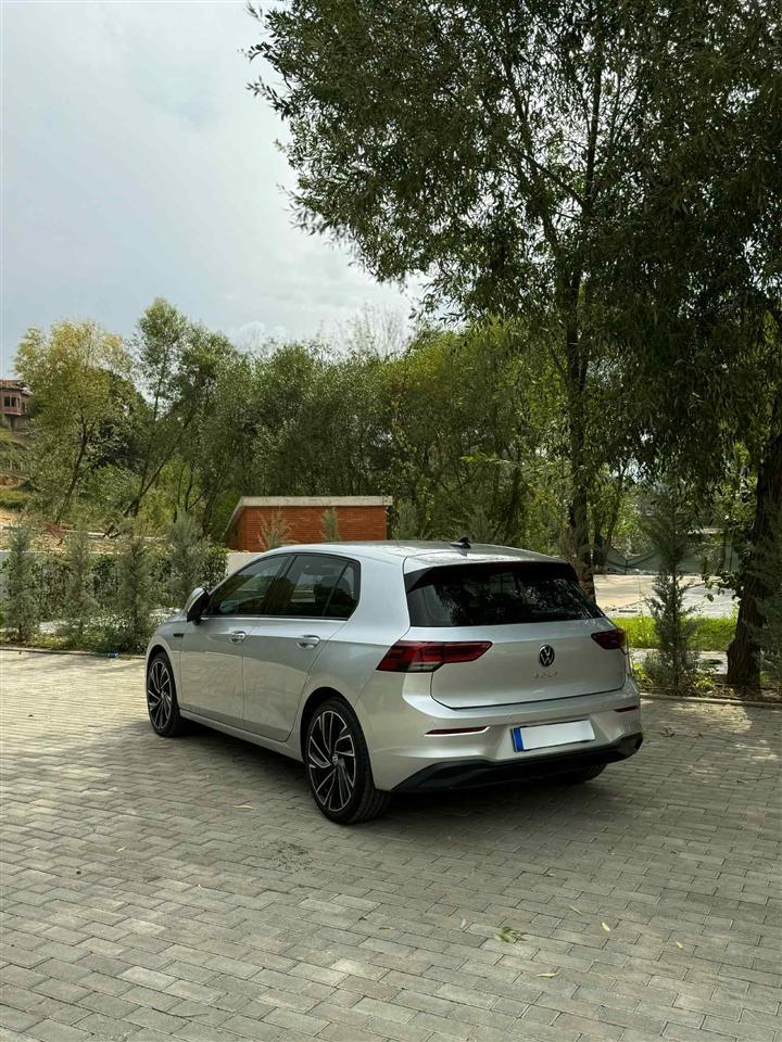 Volkswagen-Golf-8-2-0-TDI