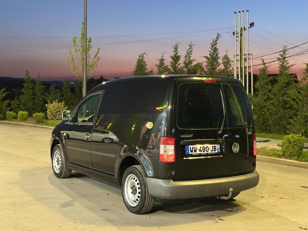 Caddy-ne-shitje-me-dogan