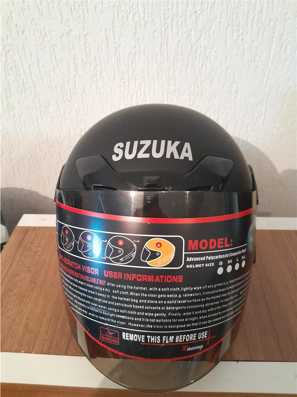 Shiten-helmeta-per-skutera