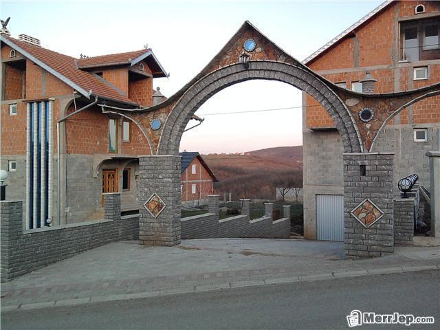 Qeshme-prej-gurit--