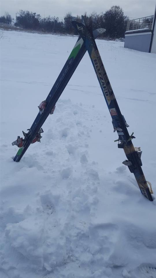 Skija