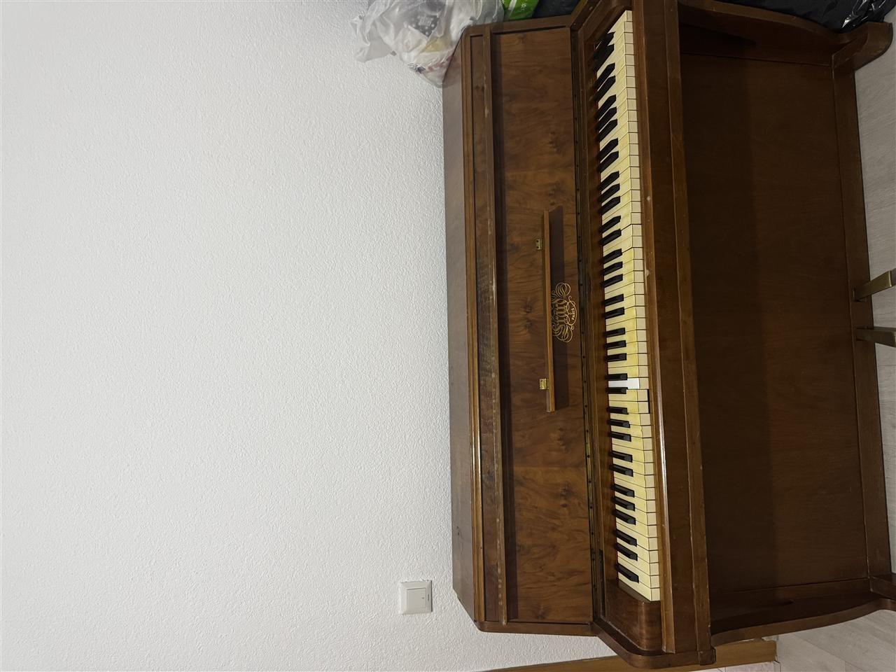 Shitet-instrumenti-muzikor--Piano-