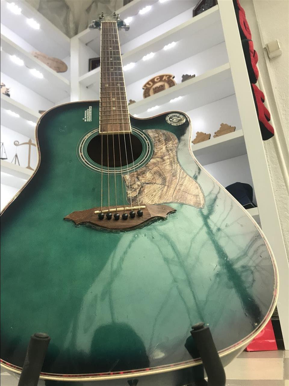 Gitare-akustike-