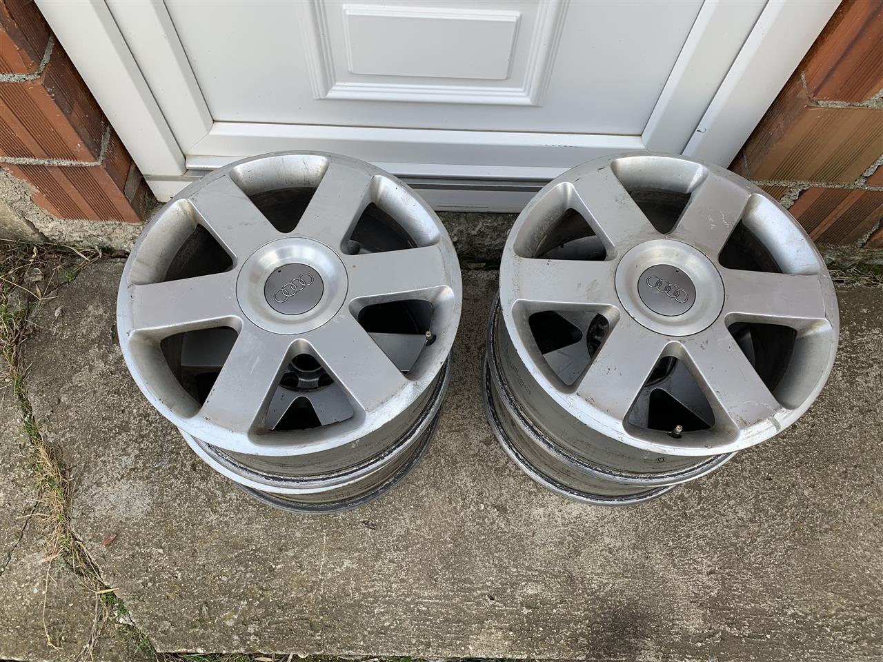 Shes-Fellnet-per-Audi