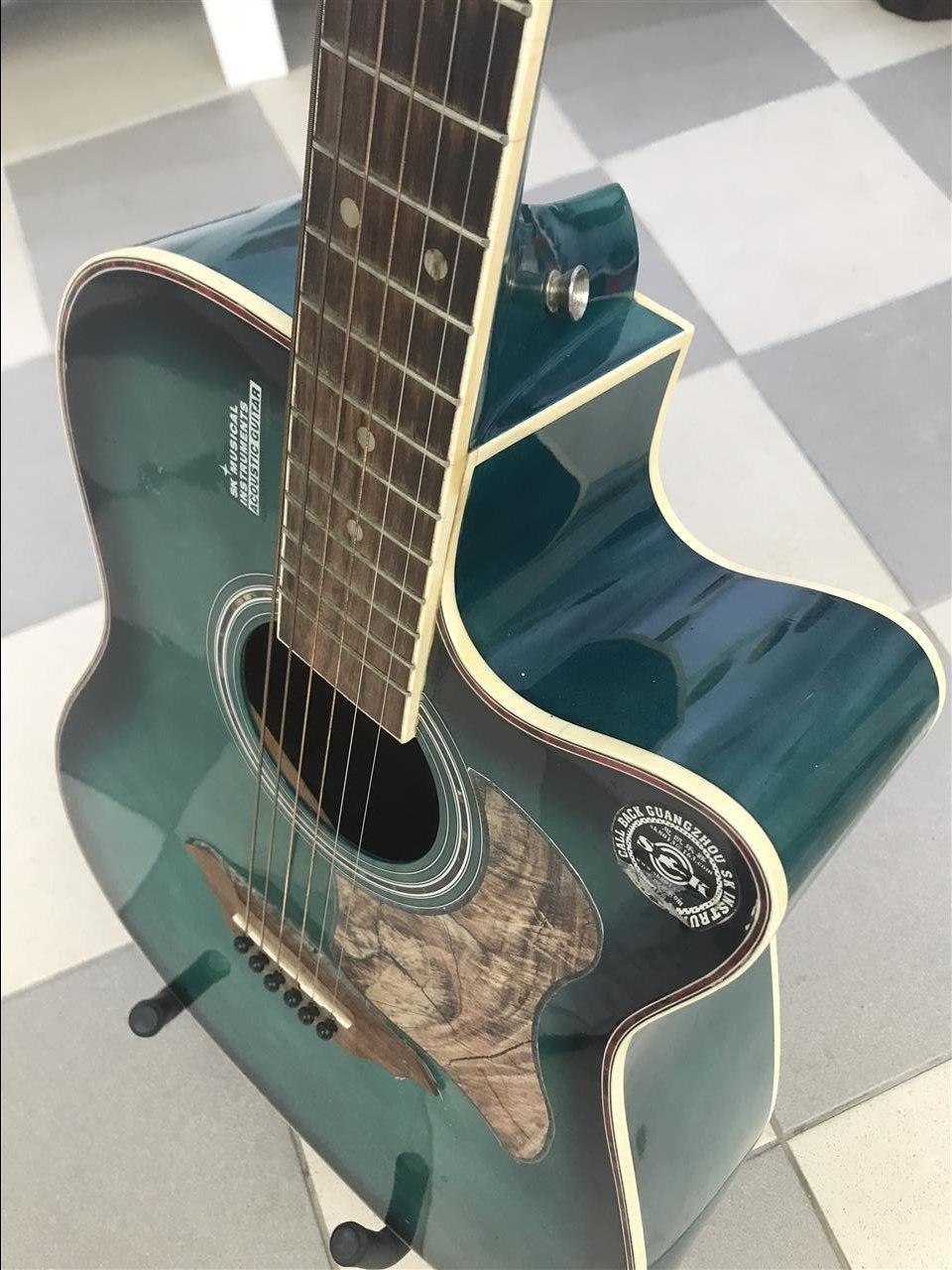 Gitare-akustike-