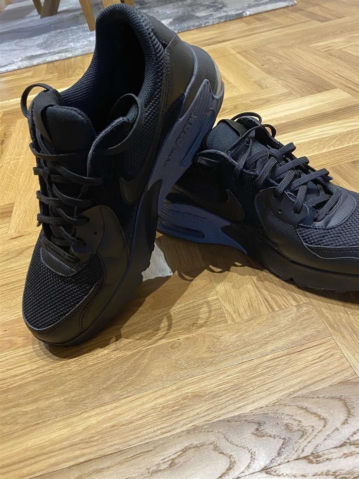 NIKE