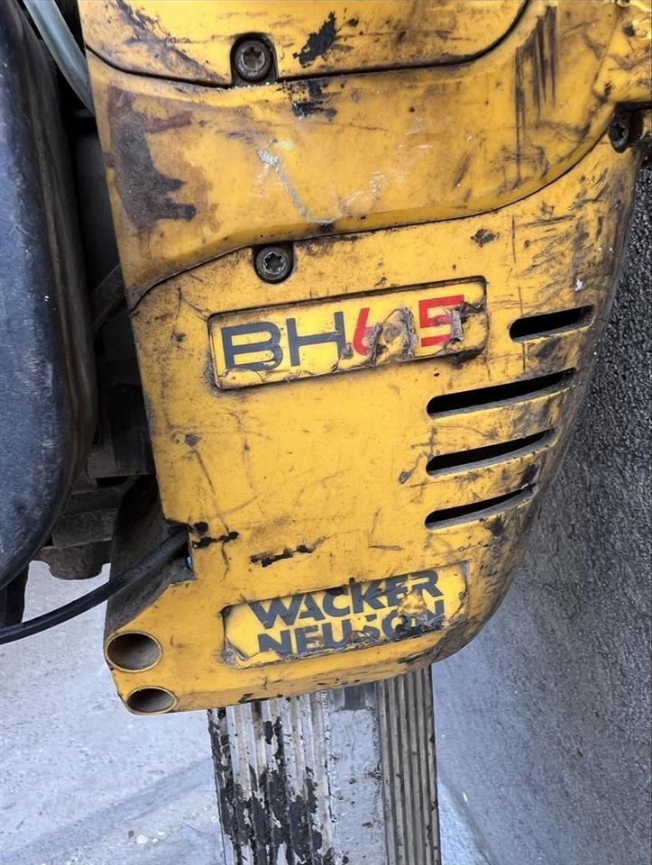Hillt-wacker-me-benzin