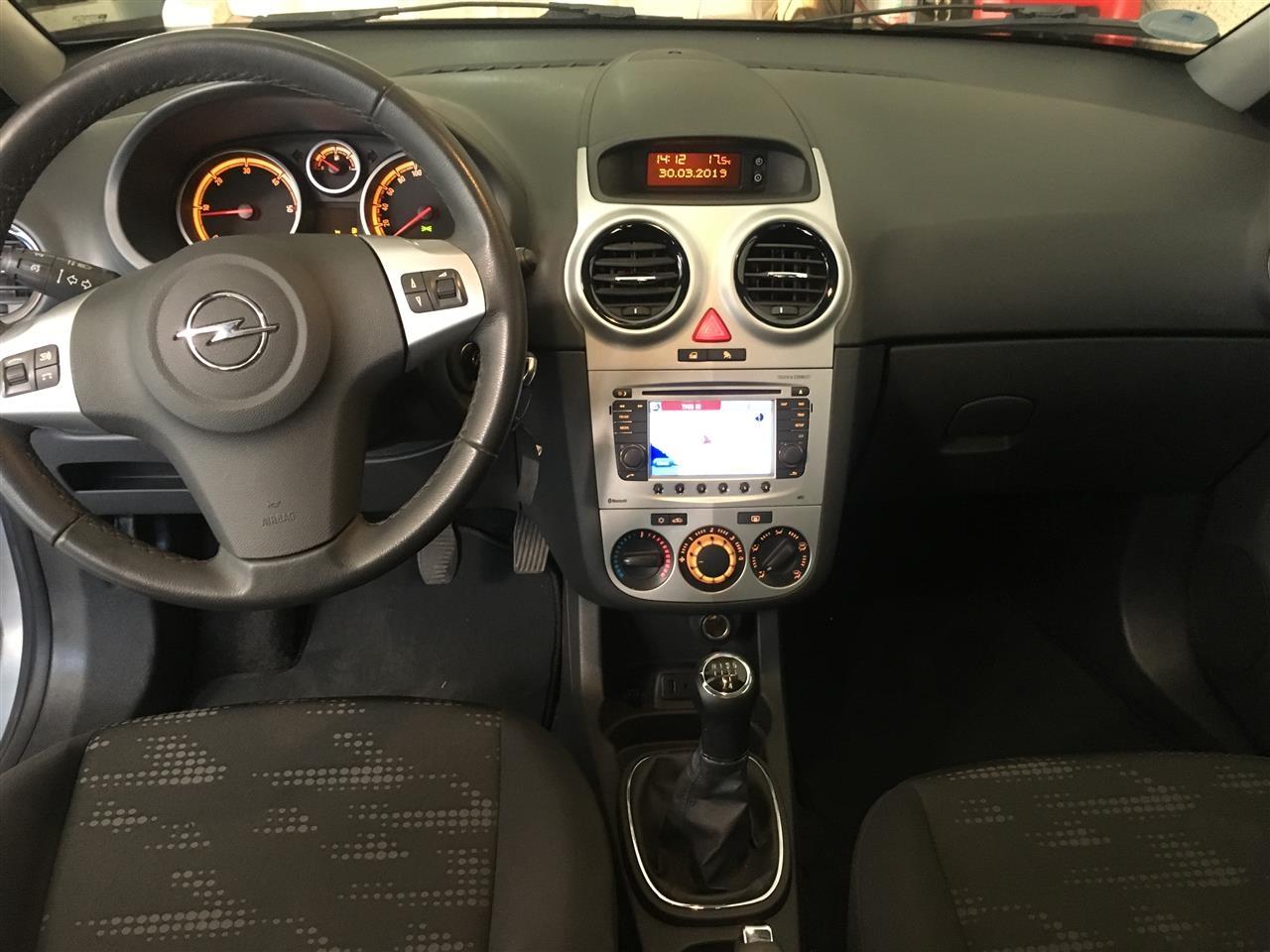 Opel-Corsa-2012