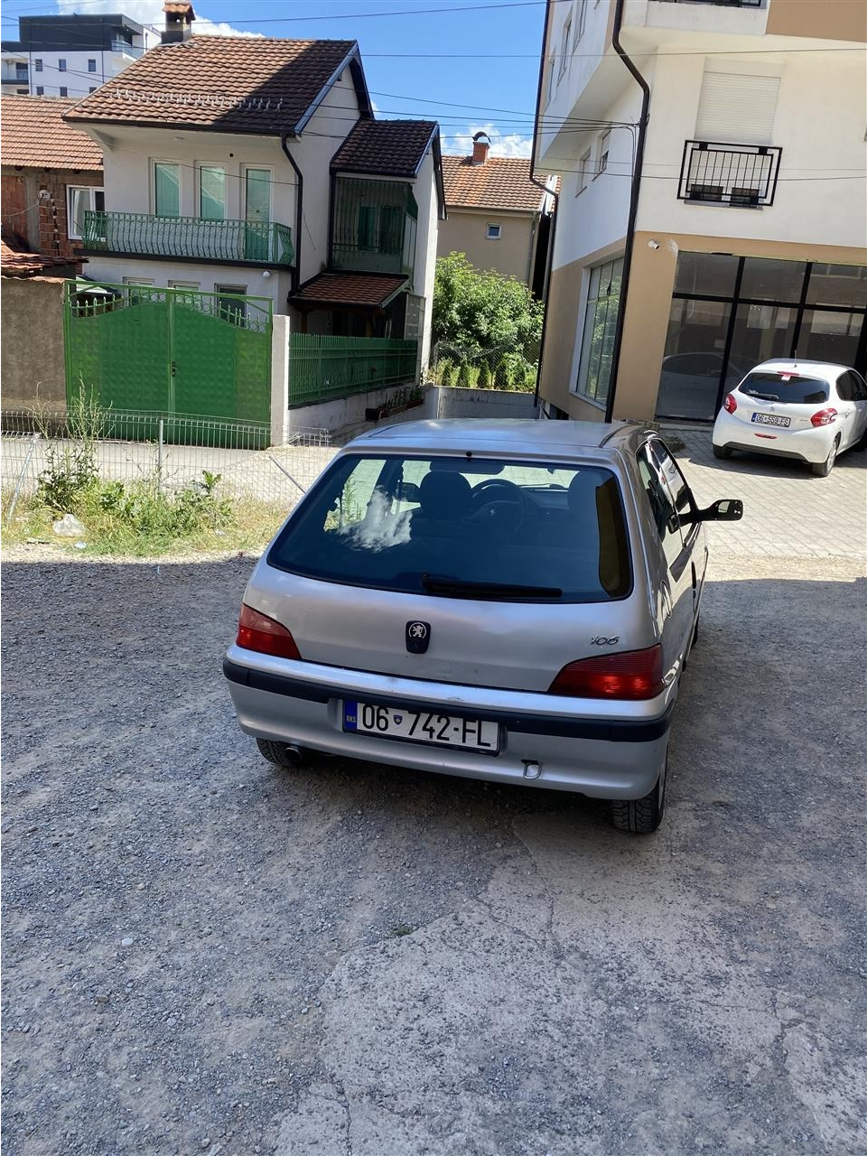 Pezho-106-1-1-benzin-