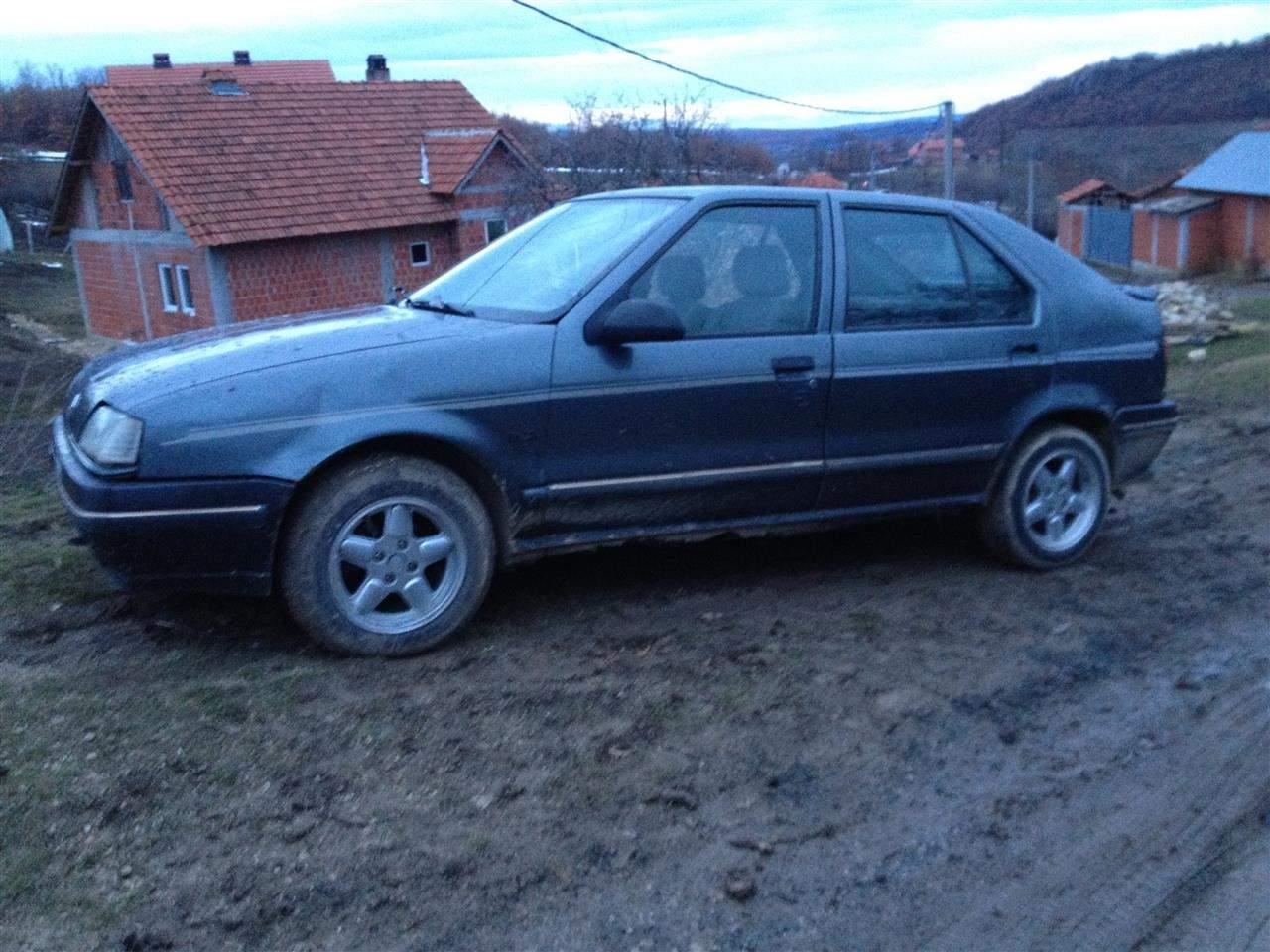 Renault-19