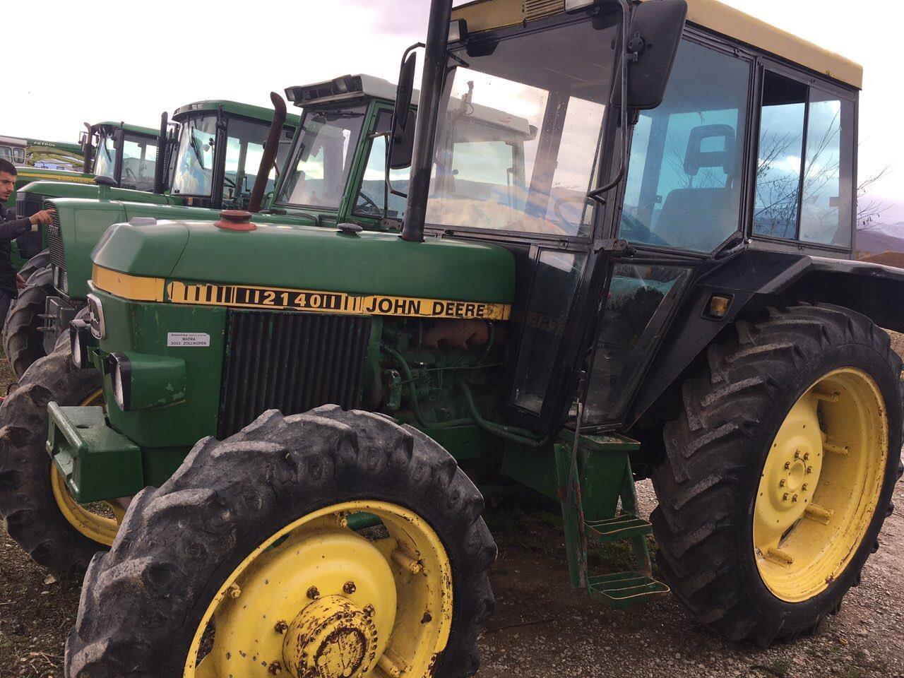 John-Deere-2140-