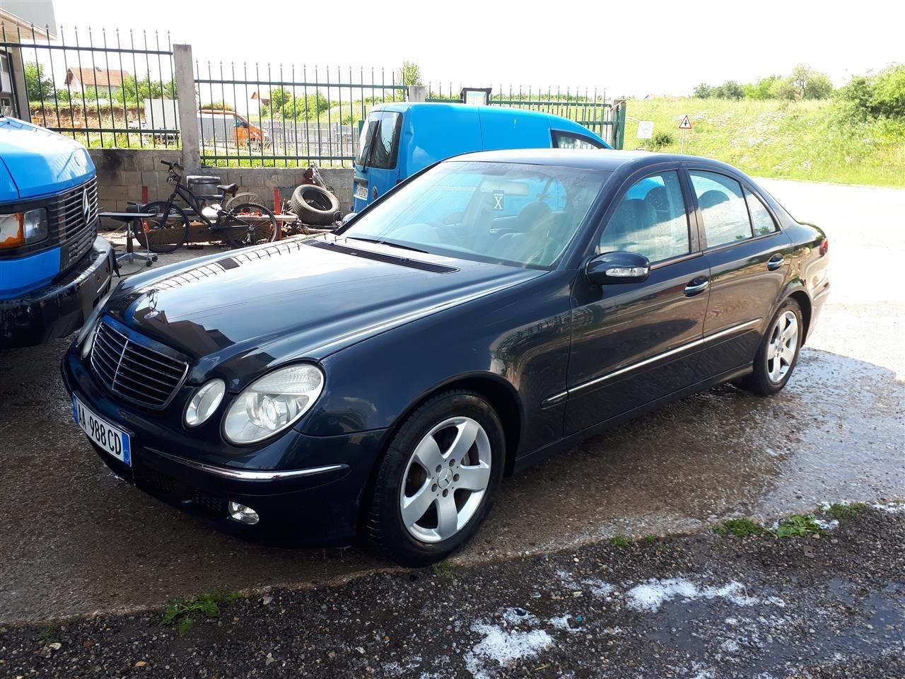 Mercedes-E320