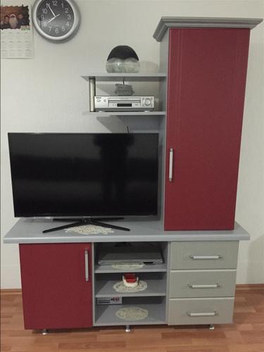 Komod per tv