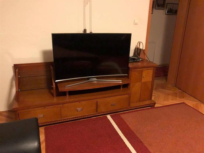 Shes Komoden e TV's