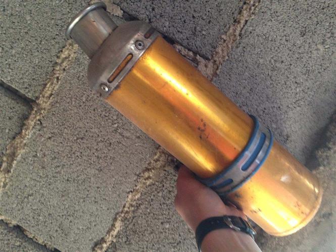 Auspuh per motorr