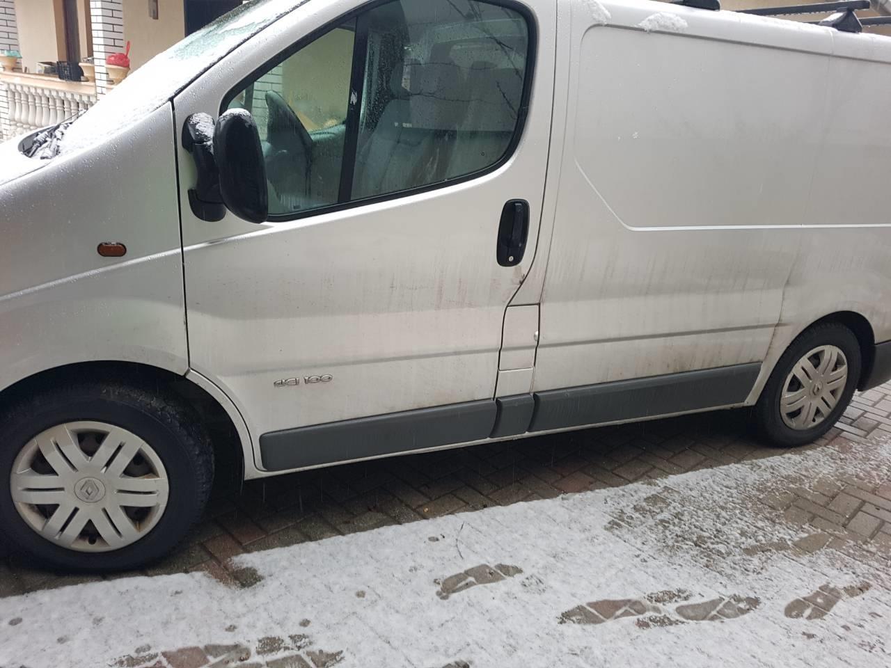 Renault-Trafic-