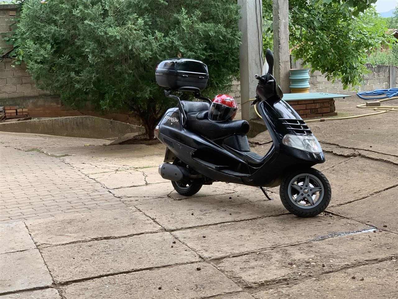 PIAGGIO-HEXAGON-182cc