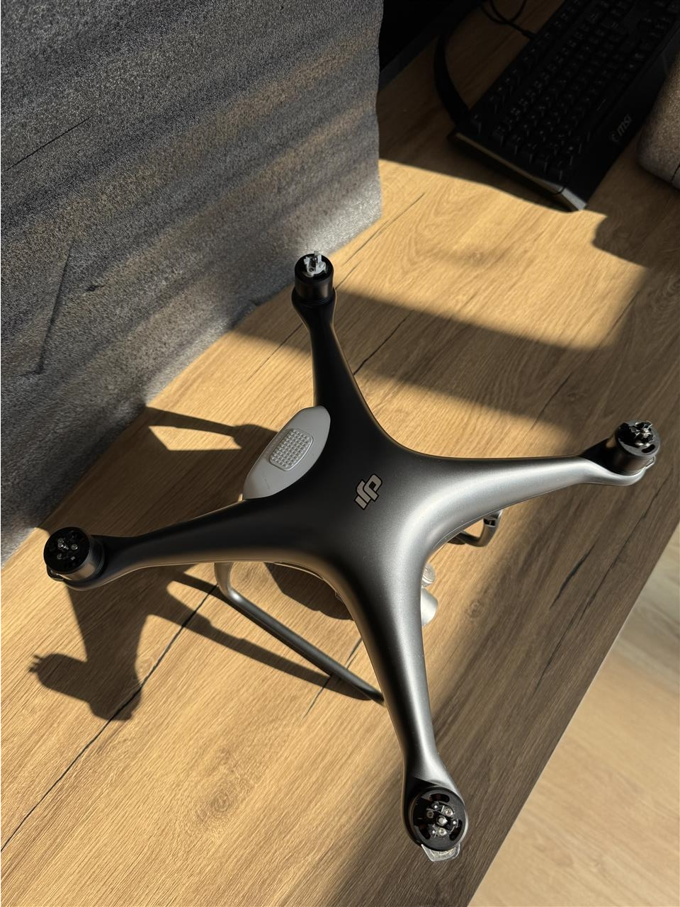 SHITET-DRON-DJI-PHANTOM-4-PRO
