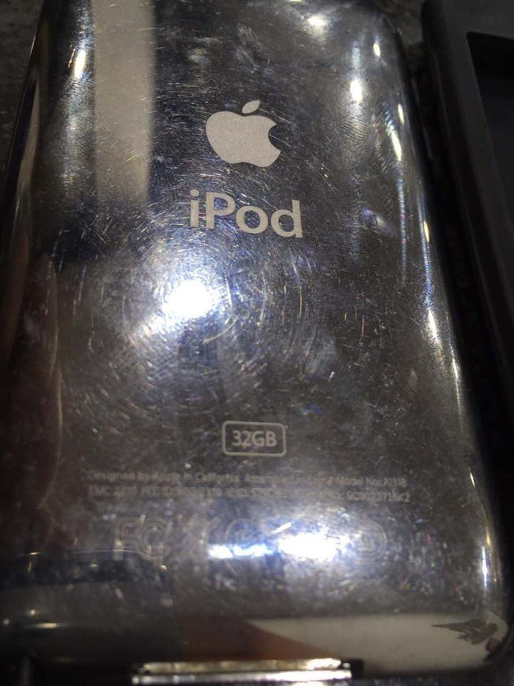 Shes-Ipod-32gb