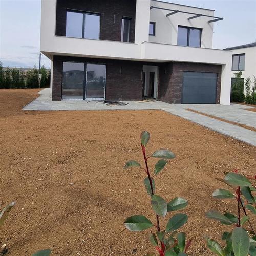 Shitet  shtepia 245m2 ne Veternik lagja Priam Village