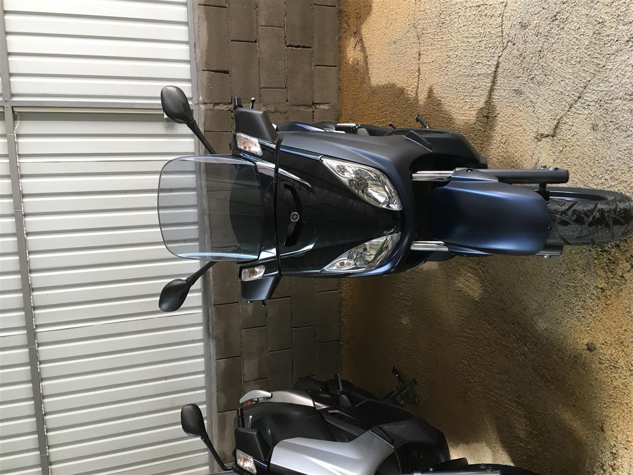 YAMAHA-Xmax-