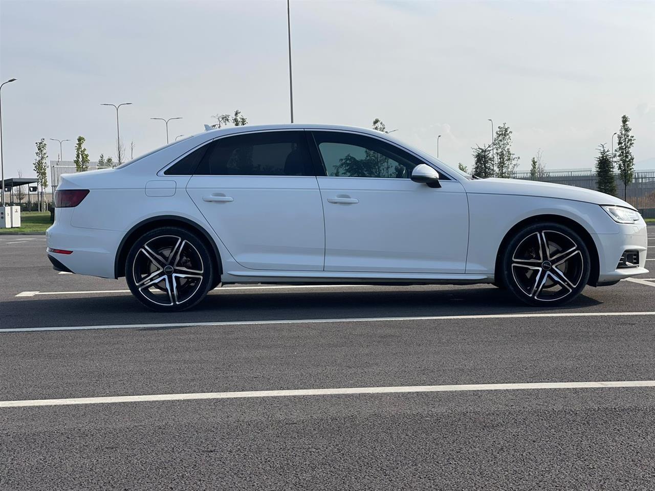 Audi-A4