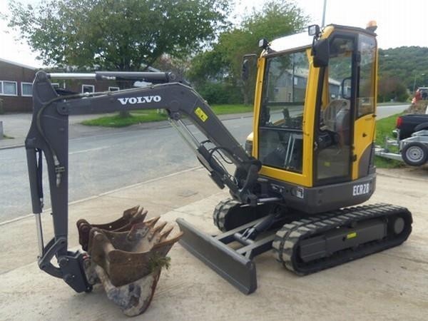 2010-Volvo-ECR28