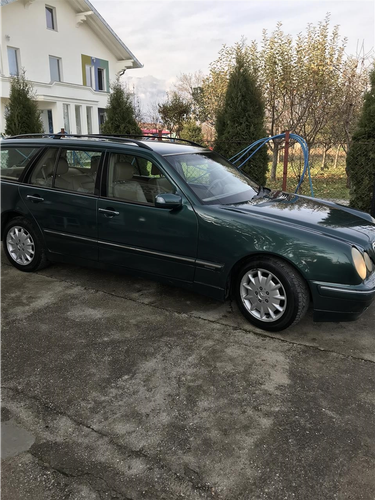 Mercedes E 240