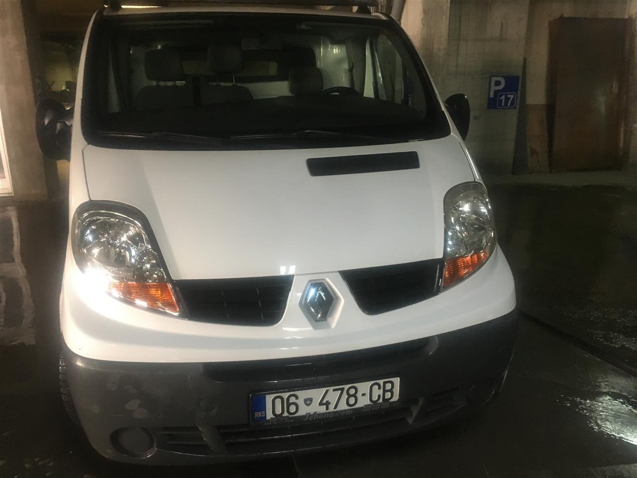 Renault-Trafic-2007-